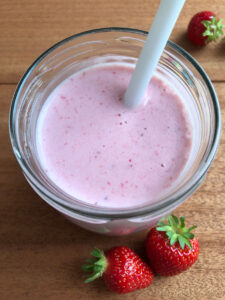 strawberry-smoothie-no-banana-teatime-on-the-porch