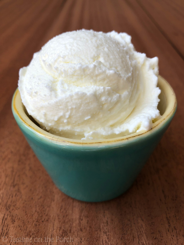 Homemade Frozen Yogurt Creamy homemade frozen yogurt served in a small turquoise cup.